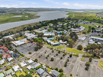 B2 / 75 Newnham Drive, Newnham