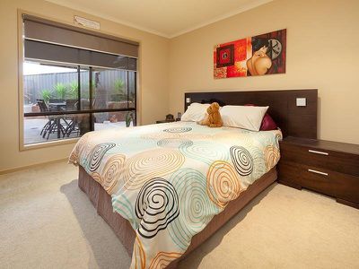 27 LIGHTWOOD DRIVE, Wodonga