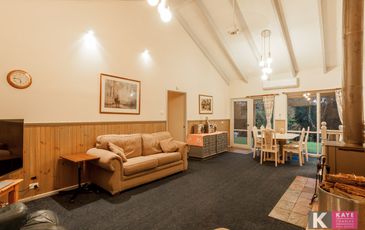 1 Thomson Road, Beaconsfield Upper