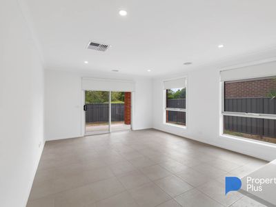 5 Rothschild Close, Epsom