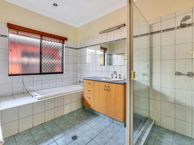 7 Hale Court, Gunn