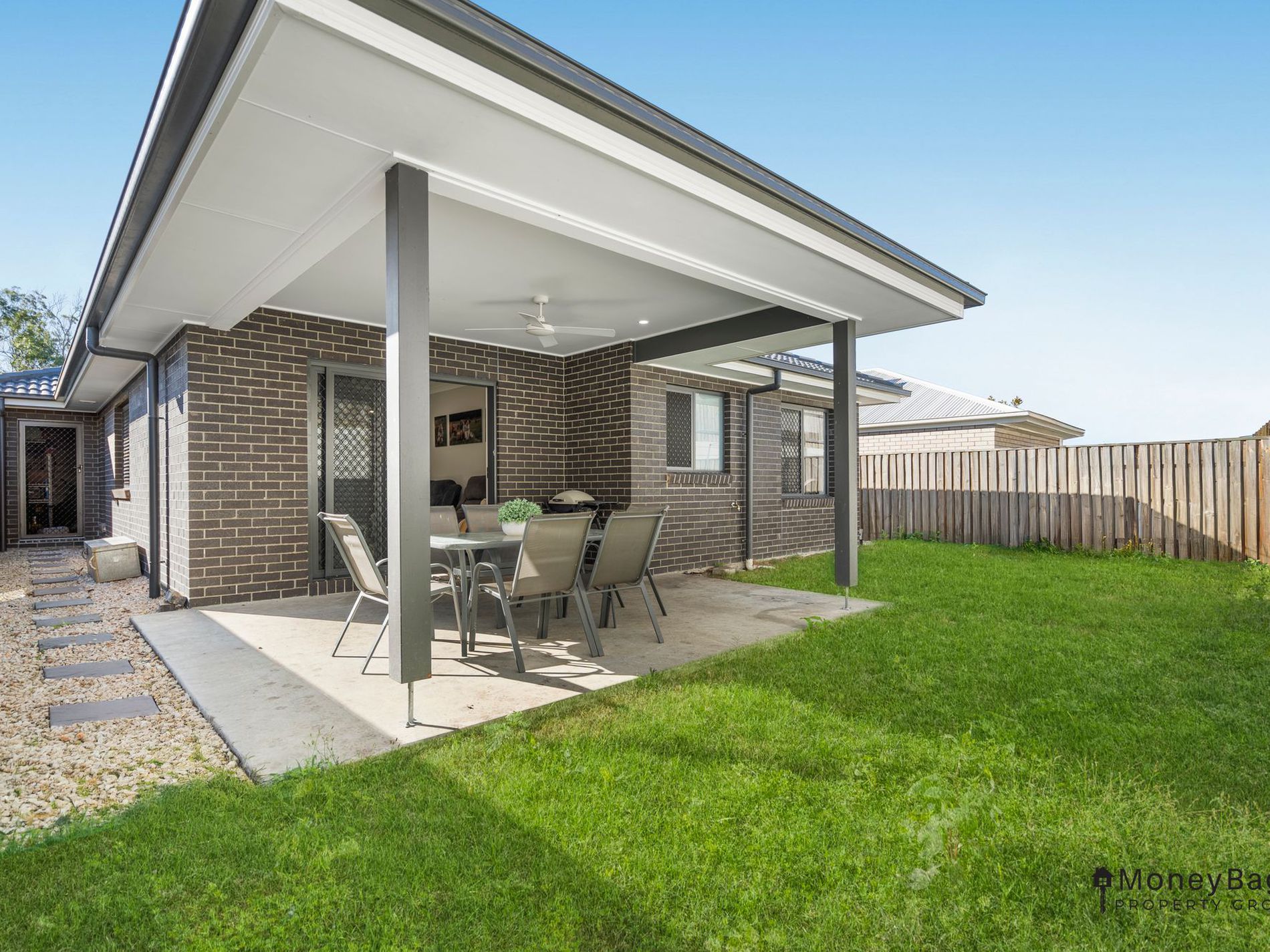 102 Bloomfield Esplanade, South Maclean