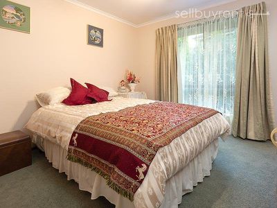 11 BEARD CRESCENT, Wodonga