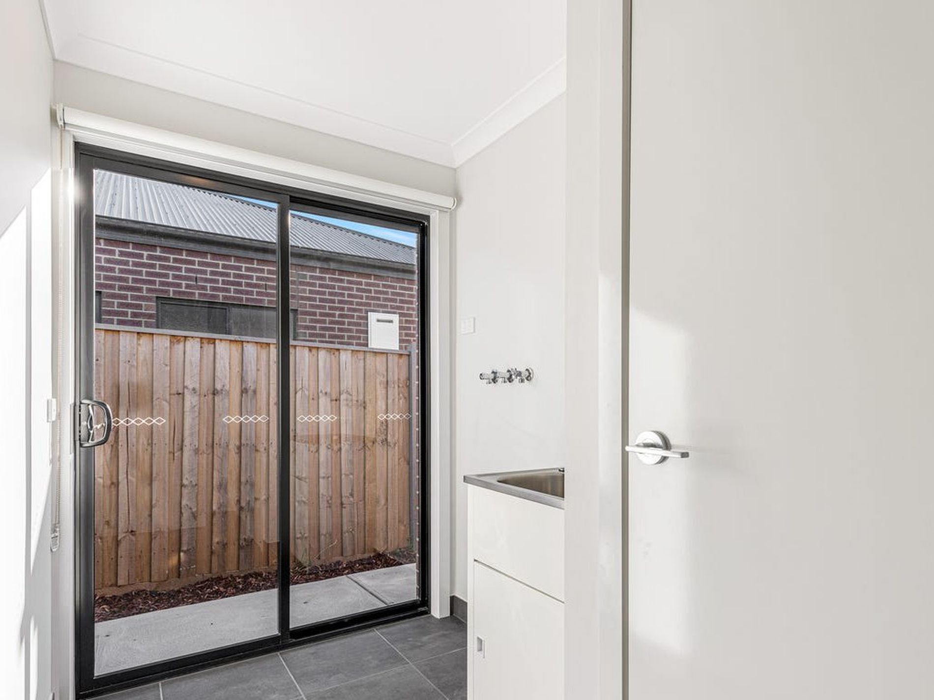 8 Library Road, Mambourin