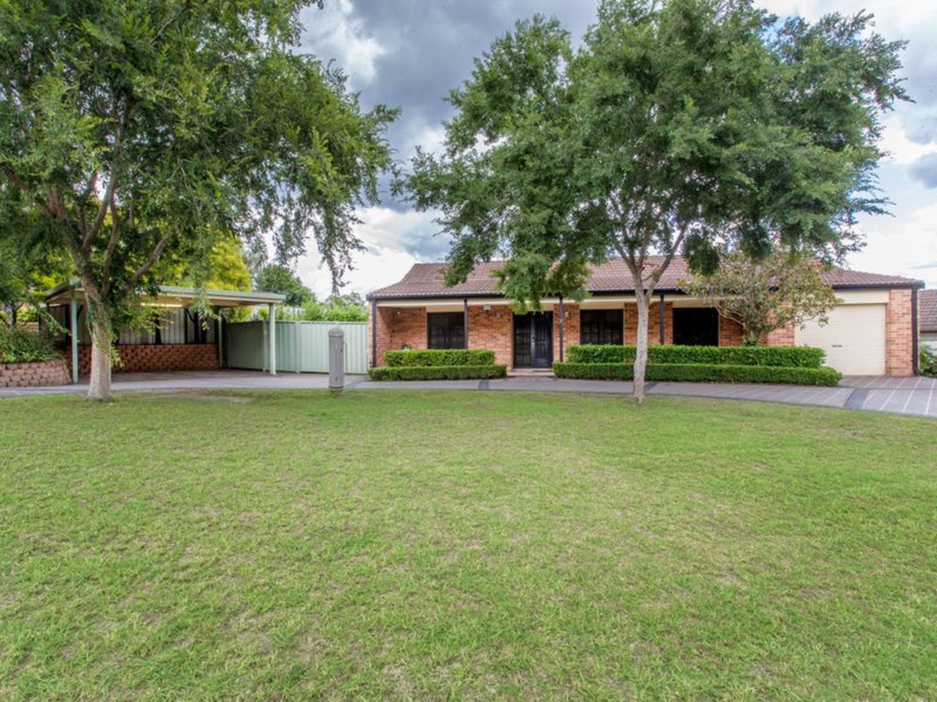 2 Kenneth Slessor Drive, GLENMORE PARK