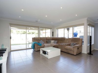 15 Hermes Avenue, Cranbourne West