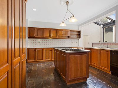 9 Cross  Road, Kingswood