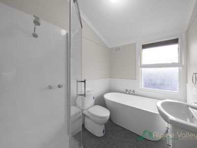 9 Freeburgh Avenue, Mount Beauty