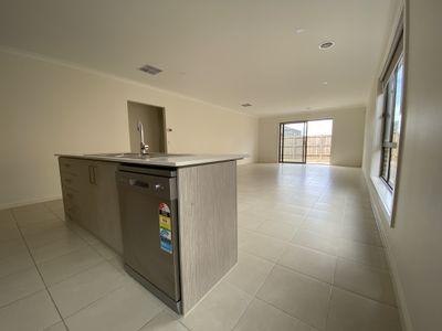 10 Dodson Drive, Point Cook