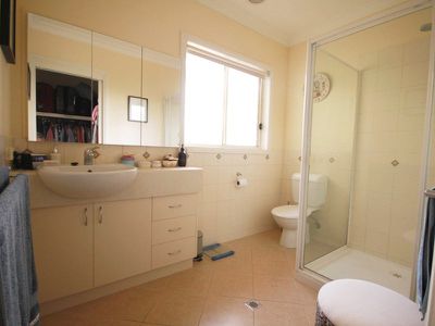 28 Collyndale Drive, Wangaratta
