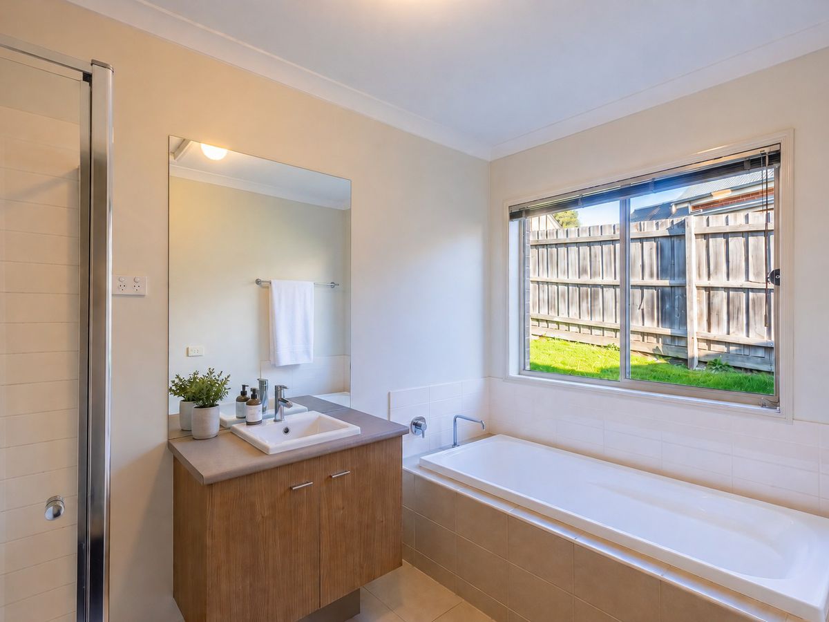 45 Grange Circuit, Beaconsfield
