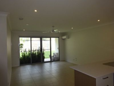 1 / 11 Velox Circuit, Upper Coomera