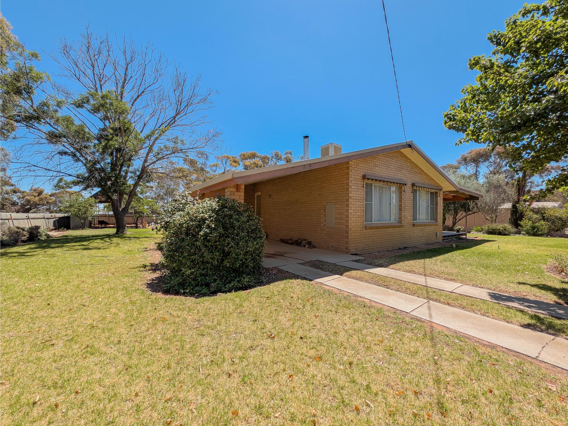 1947 Murray Valley Highway, Lake Charm