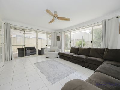 28 Newgain Cres, Carramar