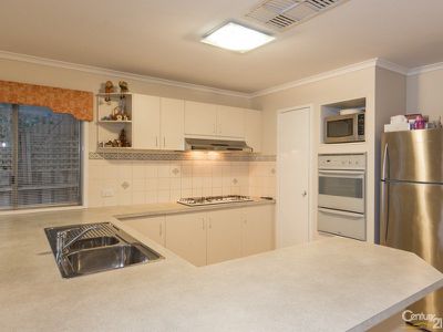 5 Eleanore Crescent, Hallam
