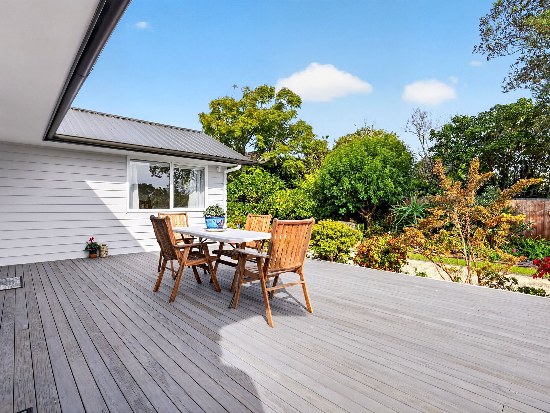 20 & 20A Brian Crescent, Stanmore Bay