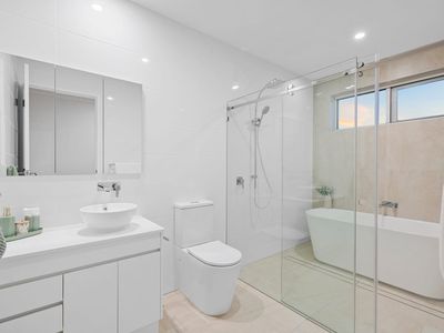 6 Primrose Parade, Wynnum West