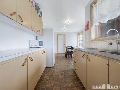 16 Village Drive, Hampton Park