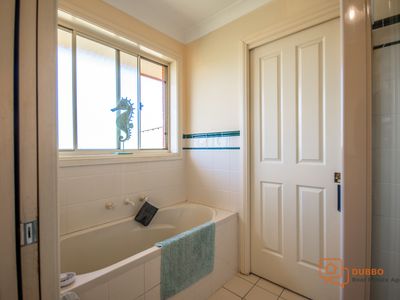 93 Twickenham, Dubbo