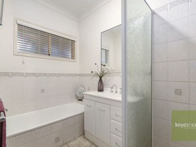 29 Mostyn Crescent, Bushland Beach