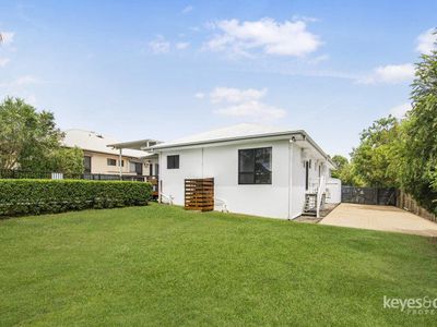 5 Outlook Crescent, Douglas