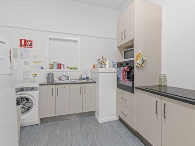 972 Logan Road, Holland Park West