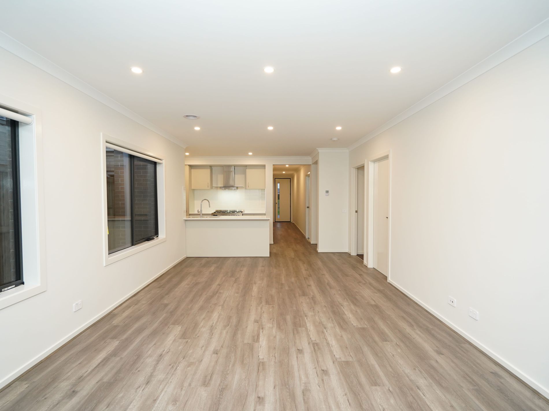 25 Horvath Boulevard, Officer