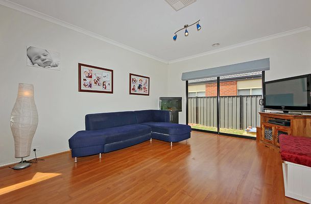 16 Cheltenham Close, Craigieburn