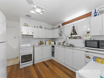 2 Margaret Street, West End