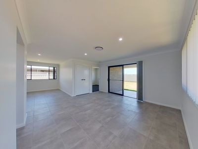 129 Champagne Drive, Dubbo