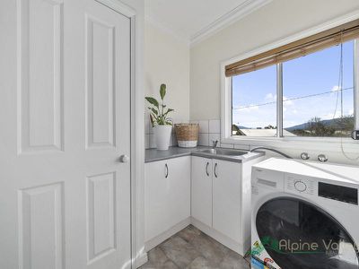 24 Kiewa Crescent, Mount Beauty
