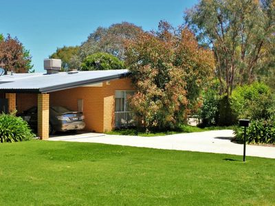 2 Lemin Avenue, Rutherglen