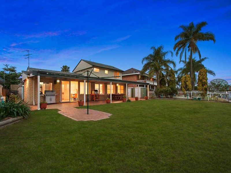 35 James Cook Island Avenue, Sylvania Waters