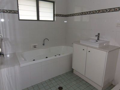 13 Stephen Street, Forster