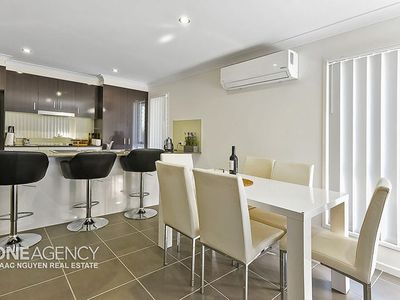 2 Nepal Court, Springfield Lakes