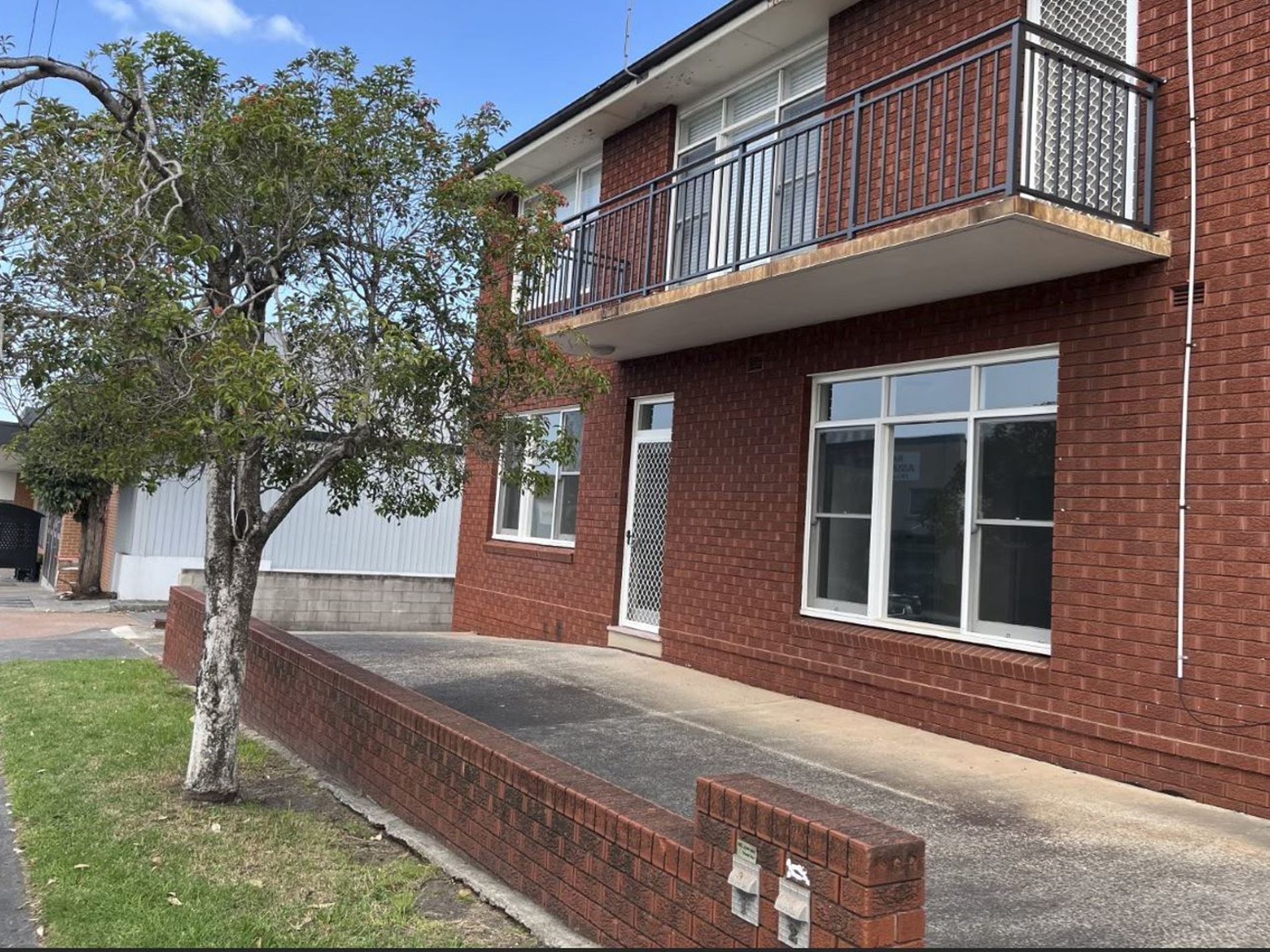1 / 5 First Avenue, Warrawong