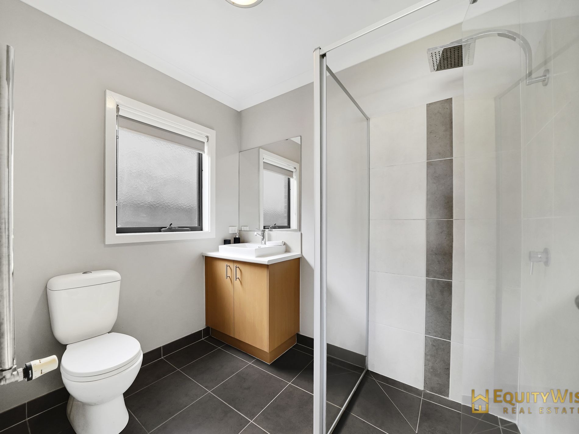 40 Holyoake Parade, Manor Lakes