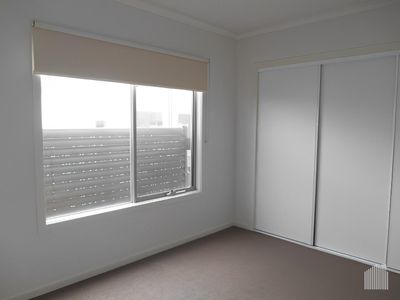 2/60-70 Cradle Mountain Drive, Craigieburn