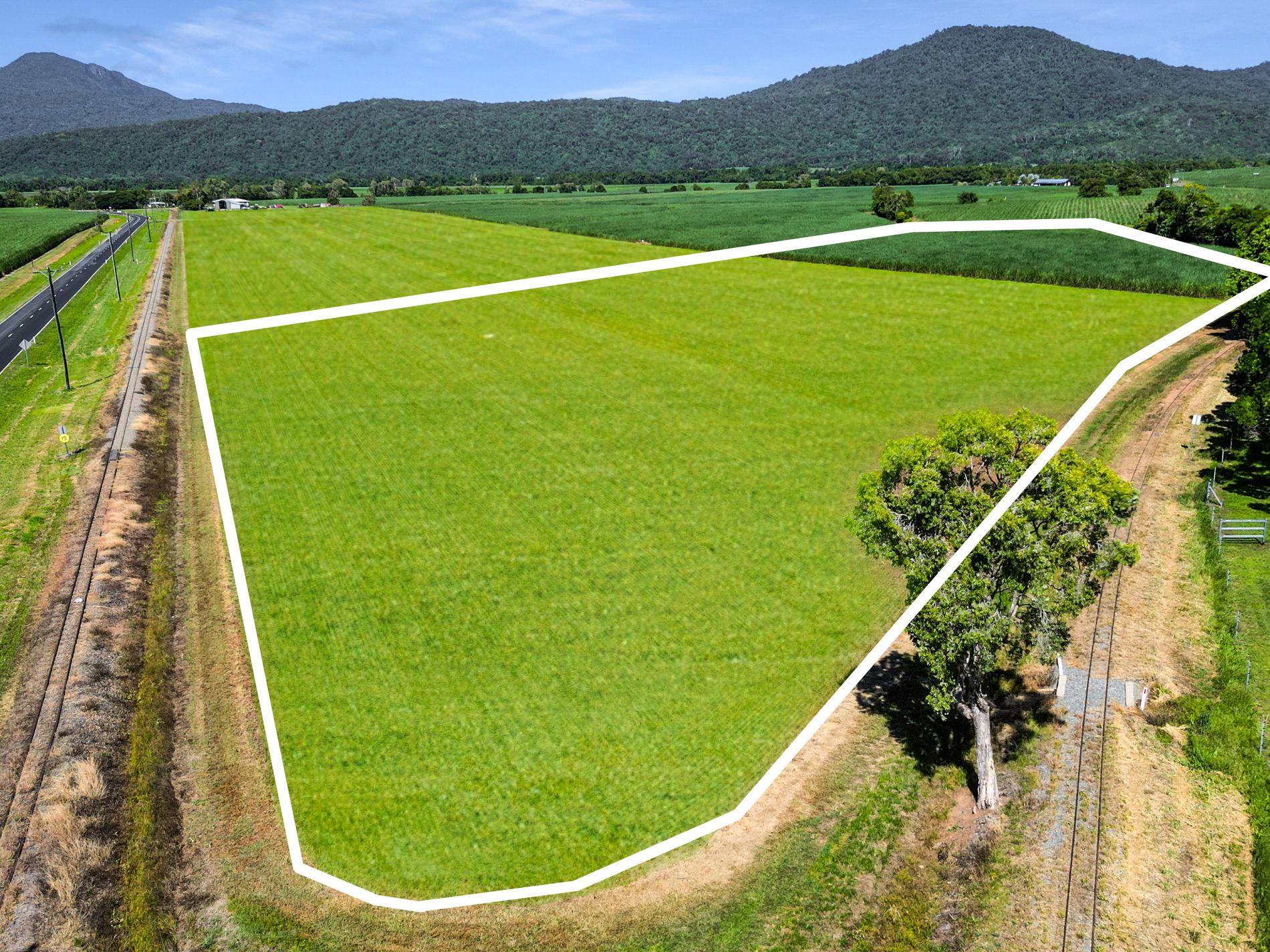 22 Pine Creek - Yarrabah Road, Green Hill