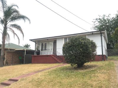 37 Aberdeen Road, Busby