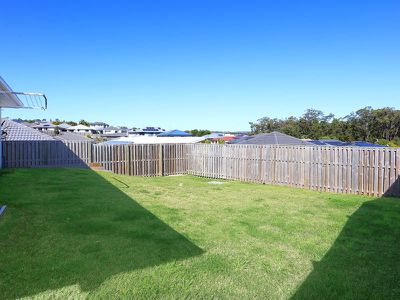 28 Looby Crescent, Pimpama