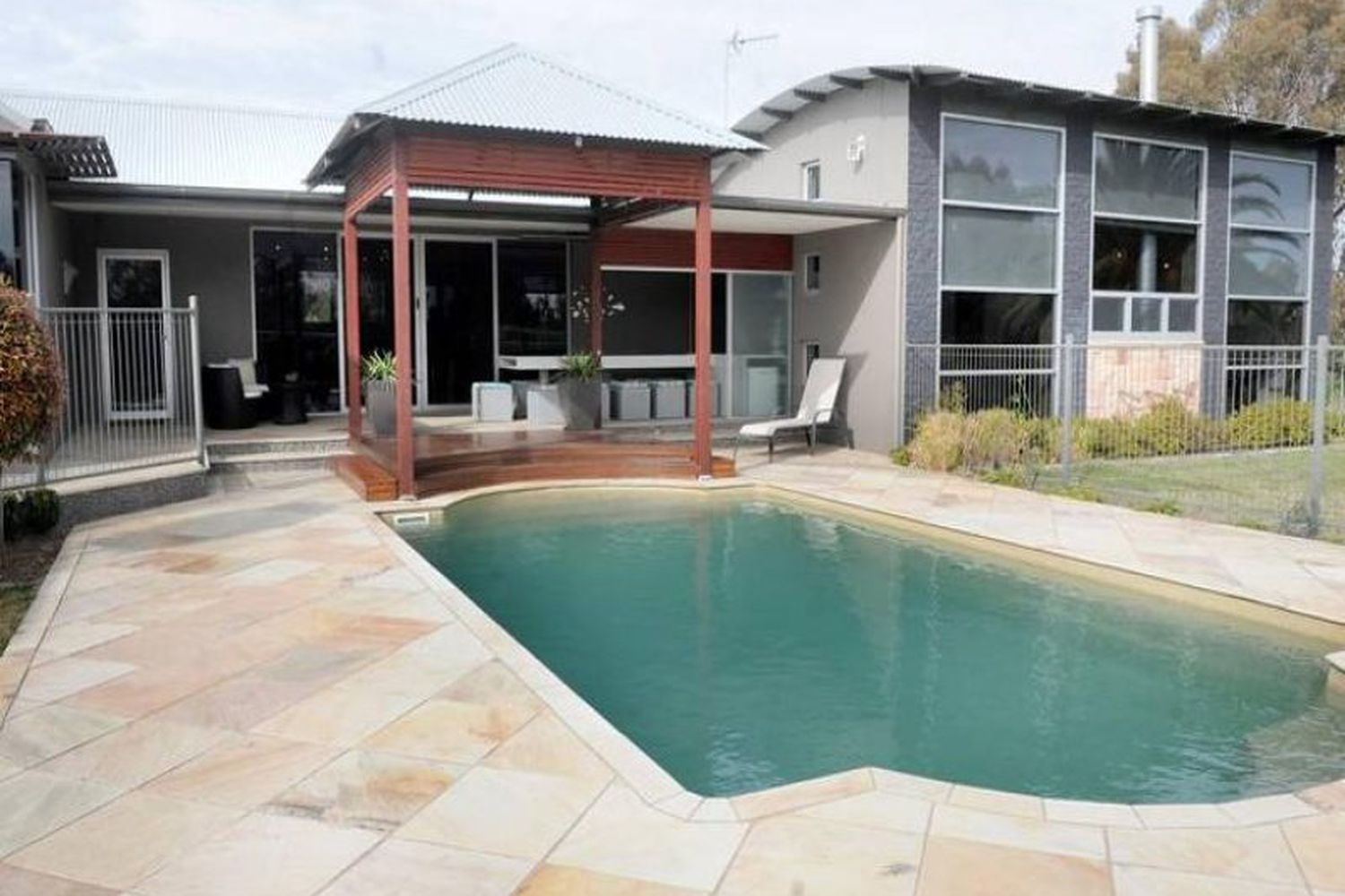 14 Velthuis Drive, Horsham
