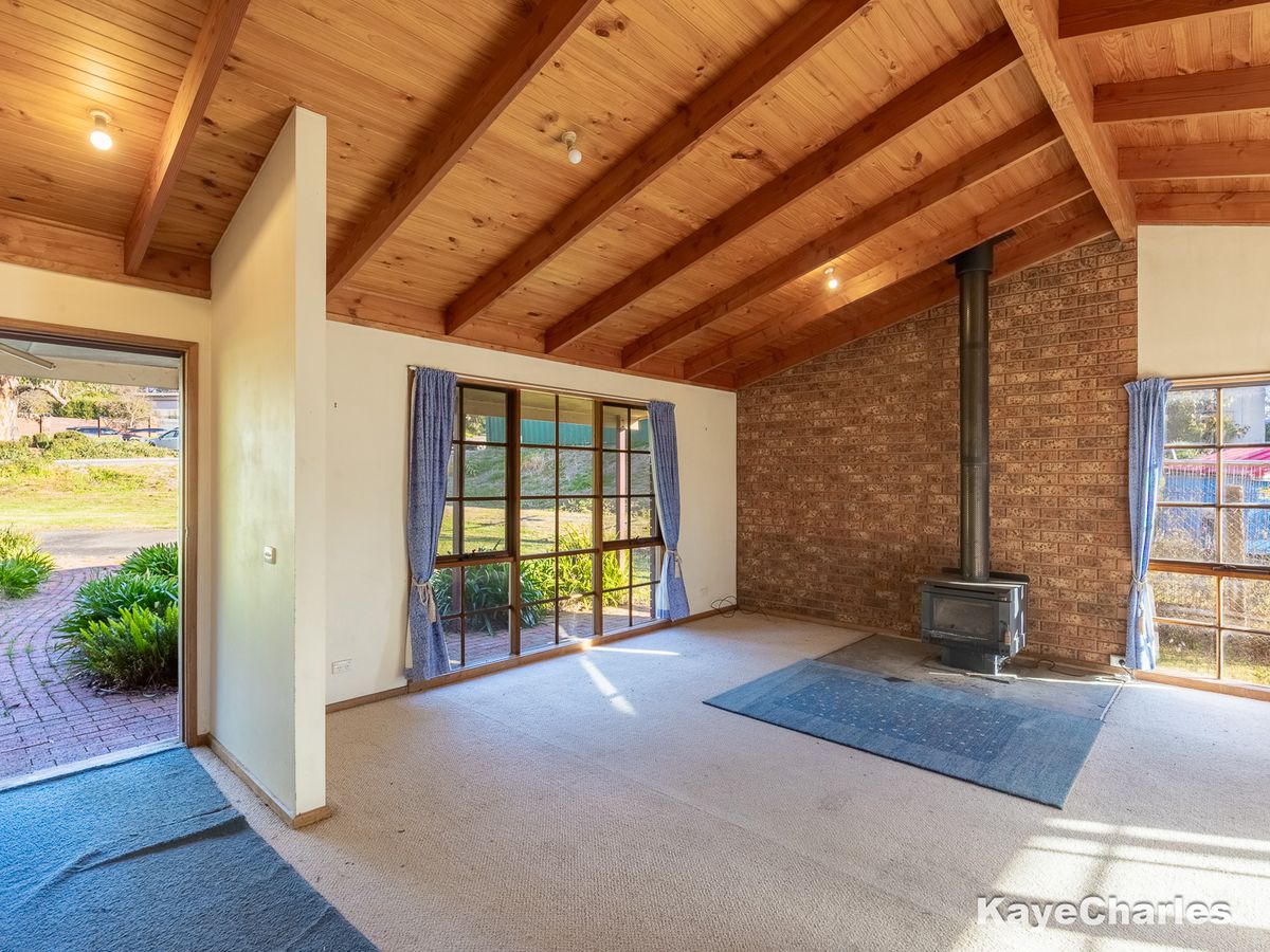 63 Beaconsfield-Emerald Road, Beaconsfield Upper