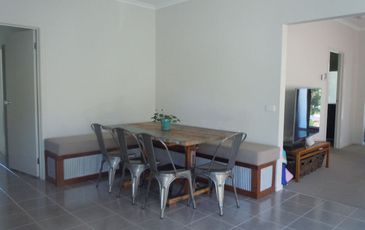 11 Manor Row, Officer