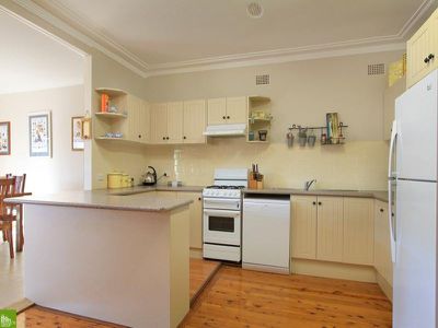 6 Banksia Ave, Windang