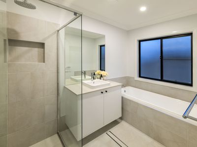 27 Admiralty Drive, Safety Beach