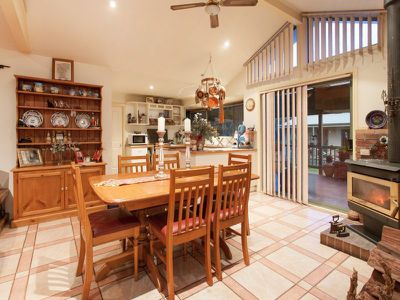 8 Fenton Ave, Rosebud