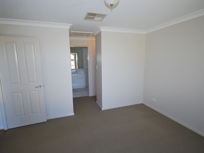 27  Namoi Crescent, Dubbo