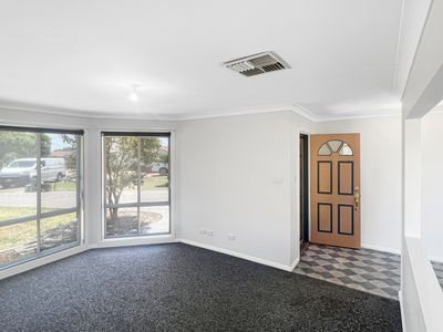 26 Ken Mcmullen Place, Dubbo
