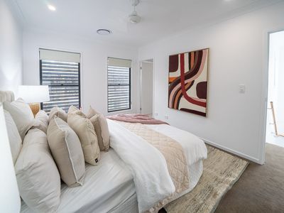 5 / 12 Luther James Close, Doolandella